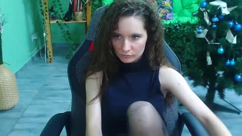 zianichols online show from January 13, 9:31 pm