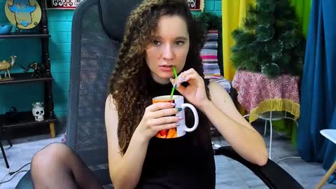 zianichols online show from January 14, 12:24 pm