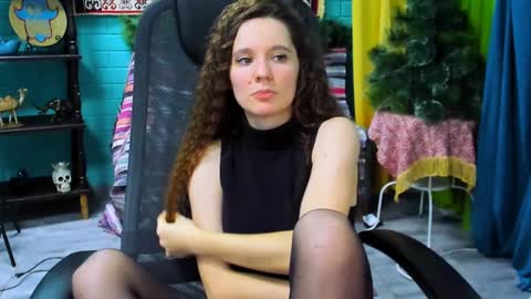 zianichols online show from January 14, 3:26 pm