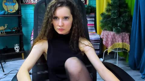 zianichols online show from January 14, 6:28 pm