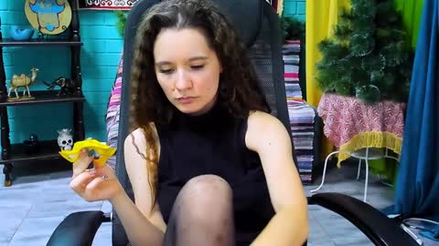 zianichols online show from January 17, 3:43 pm