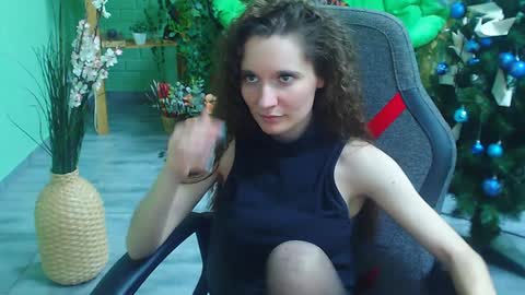 zianichols online show from January 17, 10:12 pm