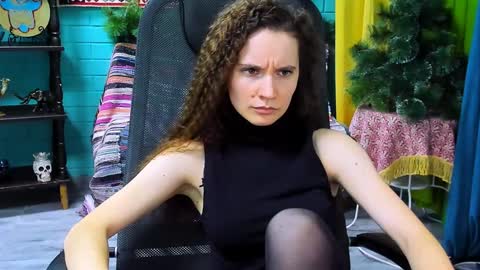 zianichols online show from January 20, 3:39 pm