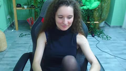 zianichols online show from January 21, 9:36 pm