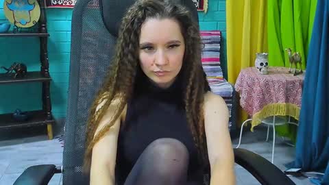 zianichols online show from January 23, 3:22 pm