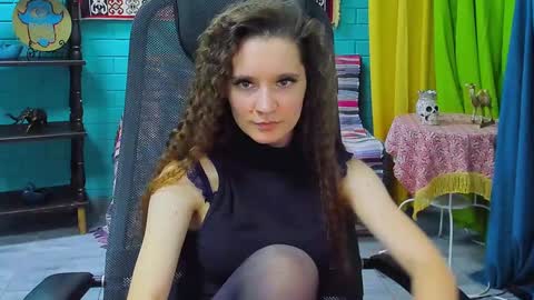 zianichols online show from January 24, 6:56 pm