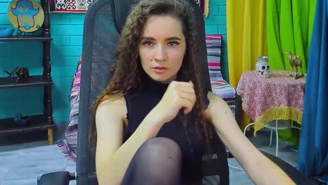 zianichols online show from January 27, 5:48 pm