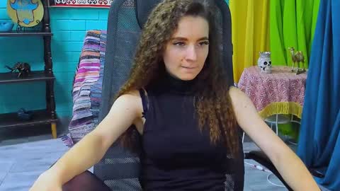 zianichols online show from January 27, 8:49 pm