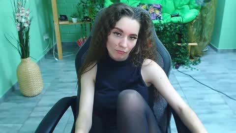 zianichols online show from January 28, 10:01 pm