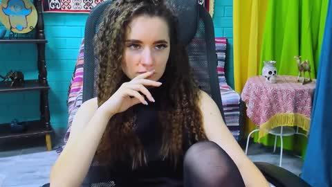 zianichols online show from January 30, 12:27 pm