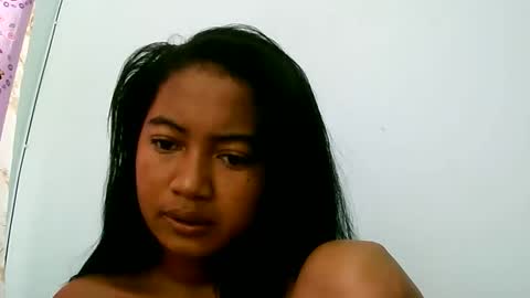 Snapshot of zina479102 chatting on April 11, 7:45 am elly online show from April 11, 7:45 am