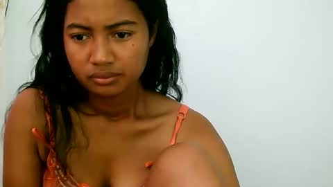 Snapshot of zina479102 chatting on April 18, 5:55 am elly online show from April 18, 5:55 am