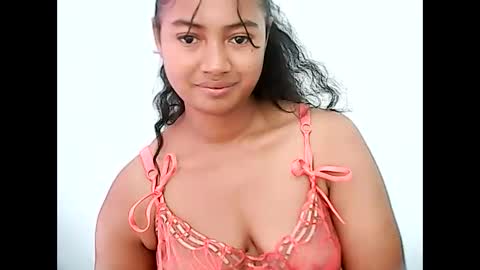 Snapshot of zina479102 chatting on April 21, 5:14 am elly online show from April 21, 5:14 am