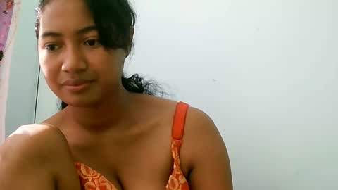 Snapshot of zina479102 chatting on April 23, 6:14 am elly online show from April 23, 6:14 am