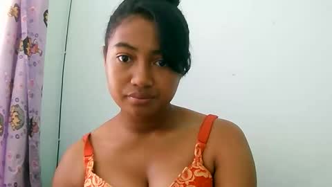 Snapshot of zina479102 chatting on April 23, 12:40 pm elly online show from April 23, 12:40 pm