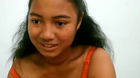 Snapshot of zina479102 chatting on May 8, 6:19 am elly online show from May 8, 6:19 am