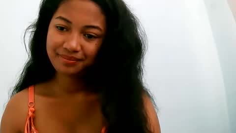 Snapshot of zina479102 chatting on May 20, 5:24 am elly online show from May 20, 5:24 am