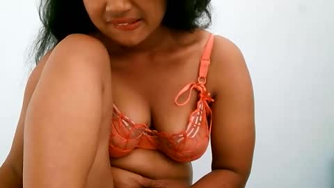 Snapshot of zina479102 chatting on May 21, 5:14 am elly online show from May 21, 5:14 am