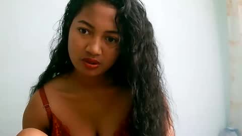 Snapshot of zina479102 chatting on June 7, 5:11 am elly online show from June 7, 5:11 am