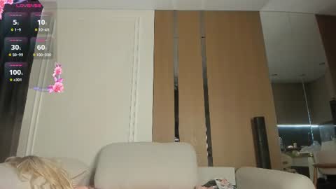 zirael_swan online show from July 11, 3:42 am