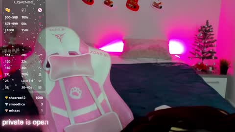 Snapshot of zlata__fox chatting on December 14, 6:41 pm Zlata Mon Tue Thu Fri Sun Sa GMT 3 0000pm - 0600pm online show from December 14, 6:41 pm