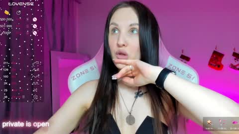 Snapshot of zlata__fox chatting on December 22, 3:00 pm Zlata Mon Tue Thu Fri Sun Sa GMT 3 0000pm - 0600pm online show from December 22, 3:00 pm