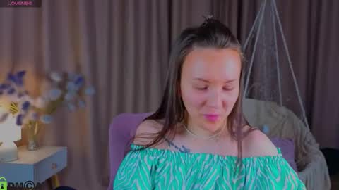 Zlata  Mon Tue Thu Fri Sun Sa GMT 3 0000pm - 0600pm  online show from October 4, 5:00 pm