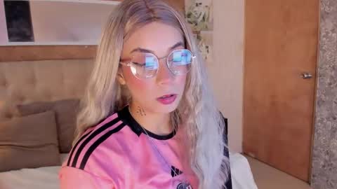 ZOEE online show from September 23, 7:39 pm