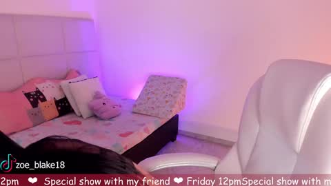 Snapshot of zoe_blake18 chatting on December 19, 9:28 pm Zoe online show from December 19, 9:28 pm