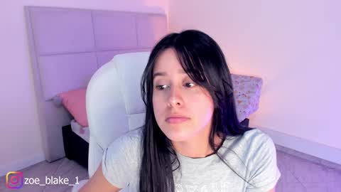 Snapshot of zoe_blake18 chatting on December 30, 7:42 pm Zoe online show from December 30, 7:42 pm