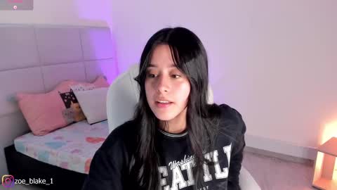 Snapshot of zoe_blake18 chatting on February 26, 4:14 pm Zoe online show from February 26, 4:14 pm