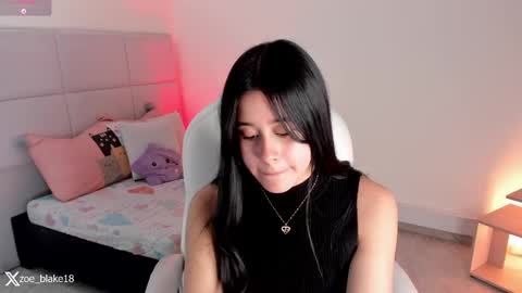 Snapshot of zoe_blake18 chatting on March 12, 4:35 pm Zoe online show from March 12, 4:35 pm