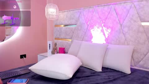 zoe_blosson online show from June 3, 2:14 am