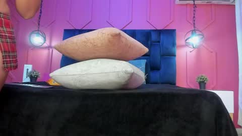Snapshot of zoe_blosson chatting on June 23, 7:23 pm zoe_blosson online show from June 23, 7:23 pm