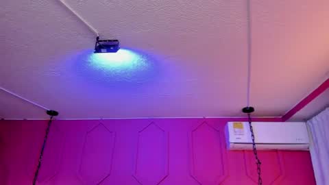 Snapshot of zoe_blosson chatting on June 26, 7:07 pm zoe_blosson online show from June 26, 7:07 pm