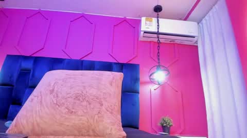 Snapshot of zoe_blosson chatting on June 28, 6:36 pm zoe_blosson online show from June 28, 6:36 pm