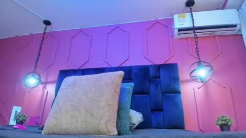 Snapshot of zoe_blosson chatting on July 1, 7:24 pm zoe_blosson online show from July 1, 7:24 pm