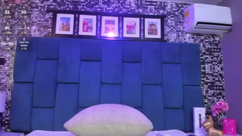 Snapshot of zoe_blosson chatting on July 12, 7:05 pm zoe_blosson online show from July 12, 7:05 pm