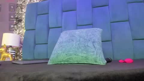 Snapshot of zoe_blosson chatting on July 14, 6:57 pm zoe_blosson online show from July 14, 6:57 pm