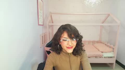 Snapshot of zoe_ch_ chatting on January 8, 9:23 pm zoe_ch_ online show from January 8, 9:23 pm
