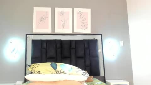 Snapshot of zoe_curvyy chatting on June 5, 12:11 pm zoe_curvyy online show from June 5, 12:11 pm