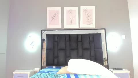 Snapshot of zoe_curvyy chatting on June 9, 12:06 pm zoe_curvyy online show from June 9, 12:06 pm