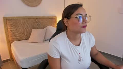 Zoe  online show from June 10, 4:17 pm