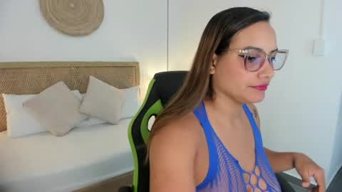 Zoe  online show from June 17, 12:29 pm