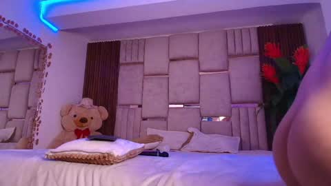 Snapshot of zoe_dim chatting on March 28, 8:14 am zoe_dim online show from March 28, 8:14 am