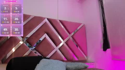 zoe_evaanss_ online show from June 29, 7:03 pm