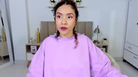 Zoe Gruber online show from June 7, 11:30 pm