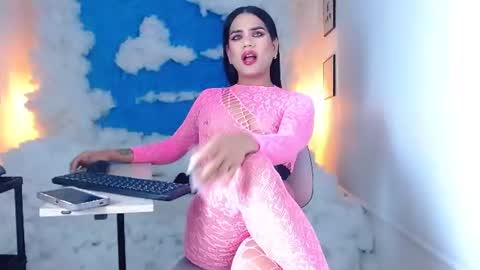 zoe_hecate online show from June 11, 12:43 am