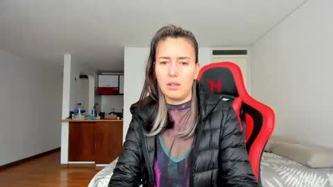 Snapshot of zoe_jeane_beker chatting on February 19, 8:27 pm ZOE online show from February 19, 8:27 pm