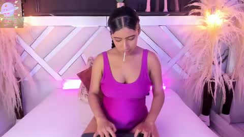 Zoey  online show from May 8, 9:42 pm